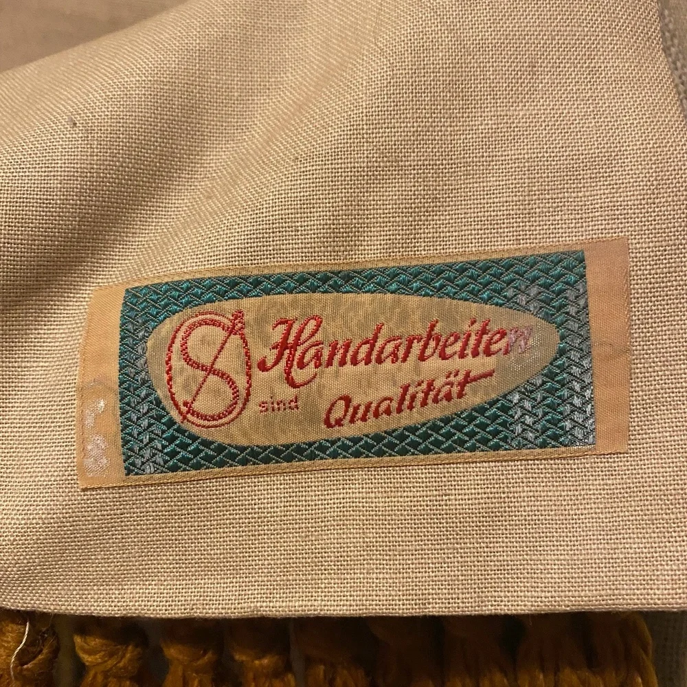 Vtg Handmade Handarbeiten Crewel Embroidered Plonlein Rothenburg Wall Hanging - Picture 6 of 9